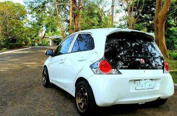 Selling White Honda Brio 2015 in Olongapo