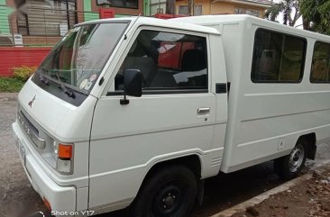 White Mitsubishi L300 2018 for sale in Las Pinas