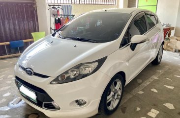 Selling White Ford Fiesta 2013 in Cebu