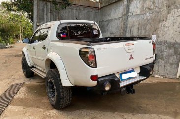 Selling White Mitsubishi Strada 2007 in Quezon