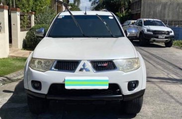 Selling White Mitsubishi Montero 2011 in Las Piñas