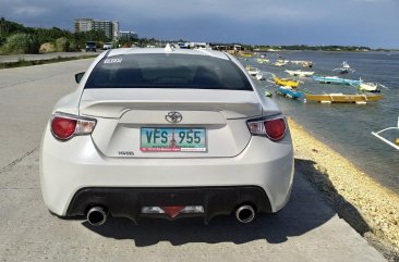  White Toyota 86 2013