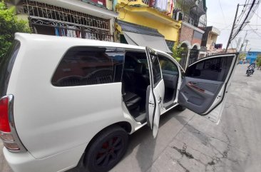 White Toyota Innova 2006 for sale in Valenzuela