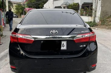 Selling Black Toyota Corolla Altis 2016 in Las Pinas