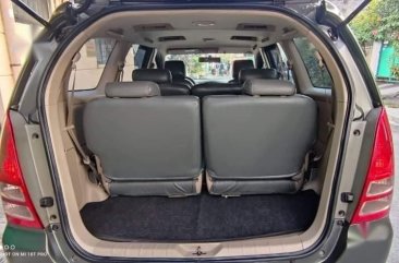 Selling Silver Toyota Innova 2006 in Valenzuela