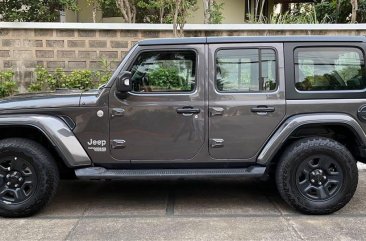 Selling Grayblack Jeep Wrangler Unlimited 2019 in San Mateo