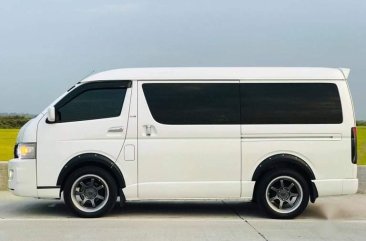 Pearl White 2009 Toyota Hiace Super Grandia