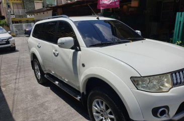 Selling White Mitsubishi Montero 2012 in Manila
