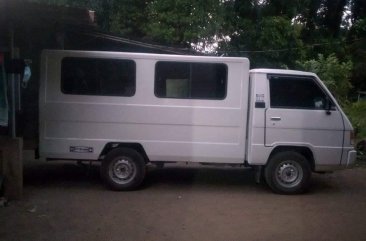 Selling White Mitsubishi L300 2014 in Marikina