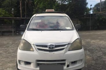 White Toyota Avanza 2010 for sale in Rodriguez