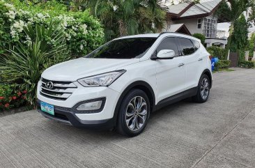 White Hyundai Santa Fe 2014 for sale in Cebu City