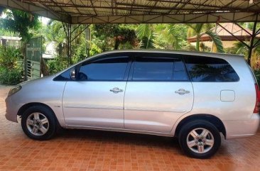 Grey Toyota Innova 2007