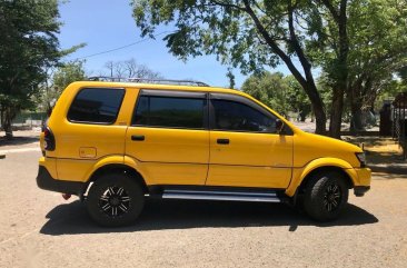 Yellow Isuzu Crosswind 2002 for sale in Taguig