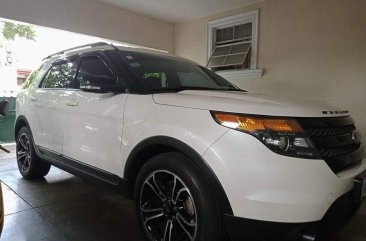 Selling White Ford Explorer 2015 in Makati