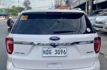 Selling White Ford Explorer 2017 in Quezon