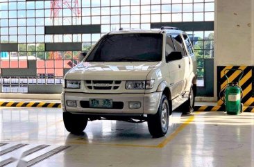 Selling White Isuzu Crosswind 2002 in Quezon