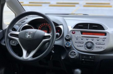 Selling White Honda Jazz 2012 in Manila