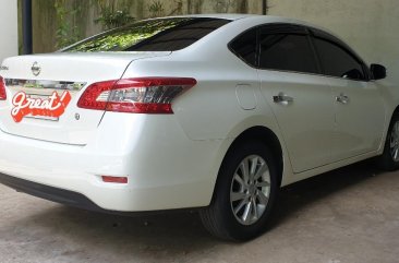 White Nissan Sylphy 2019