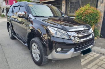 Black Isuzu Mu-X 2016 