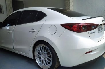 Pearl White Mazda 3 2016 