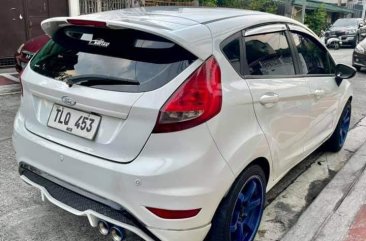 White Ford Fiesta 2013 