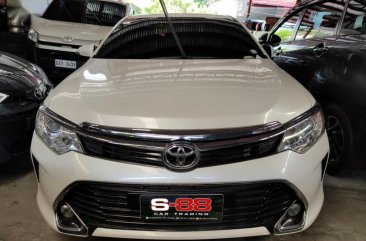 Pearl White Toyota Camry 2018 for sale in Quezon