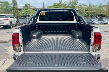 White Toyota Hilux 2018