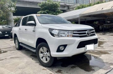 White Toyota Hilux 2018