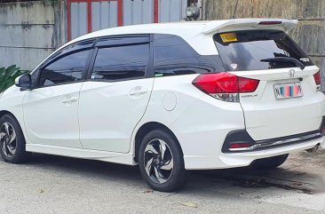 White Honda Mobilio 2016 