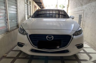 Selling White Mazda 3 2019