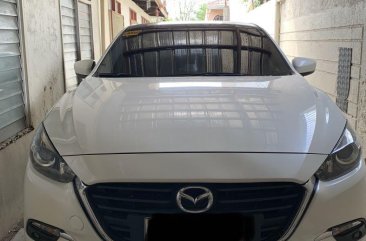 Selling White Mazda 3 2019