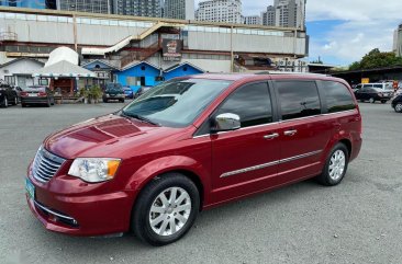 Selling Chrysler Town And Country 2013