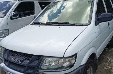 White Isuzu Crosswind 2015