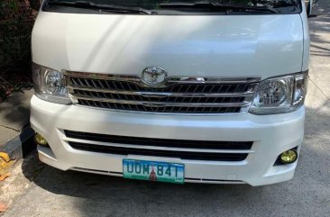 Selling White Toyota Hiace Super Grandia 2013