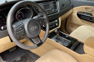 Selling Kia Carnival 2016