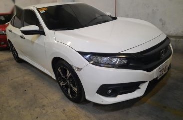 Selling White Honda Civic 2018 