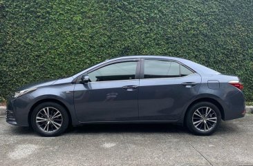 Selling Toyota Corolla Altis 2018