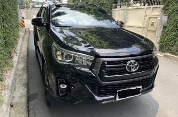 Selling Toyota Hilux 2018