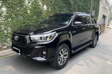 Selling Toyota Hilux 2018
