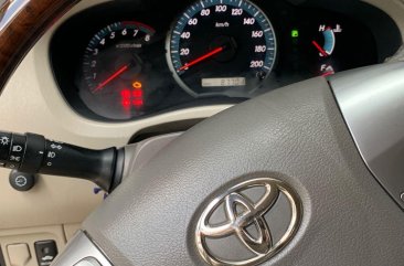 Selling Toyota Innova 2012