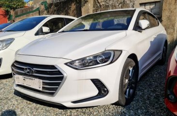 Selling Hyundai Elantra 2018