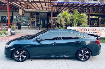 Selling Honda Civic 2018