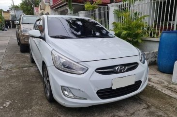  White Hyundai Accent 2014