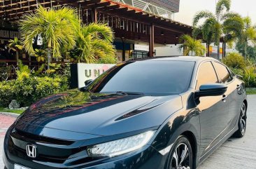 Selling Honda Civic 2018