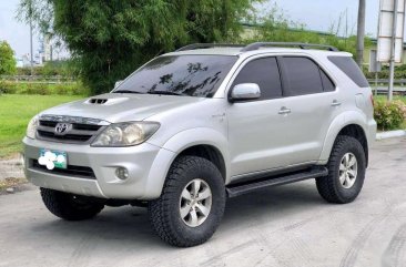 Silver Toyota Fortuner 2005