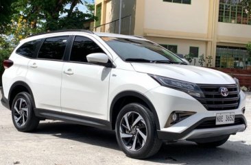 Selling White Toyota Rush 2020 in Makati