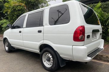 Selling White Isuzu Crosswind 2016 