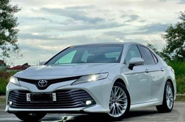 Sell White 2017 Toyota Camry 