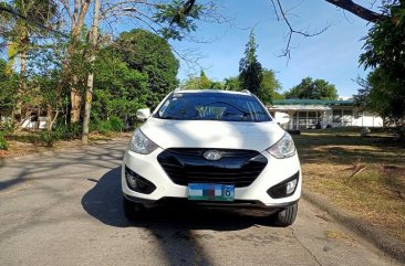 White Hyundai Tucson 2012 