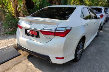 Pearl White Toyota Altis 2018